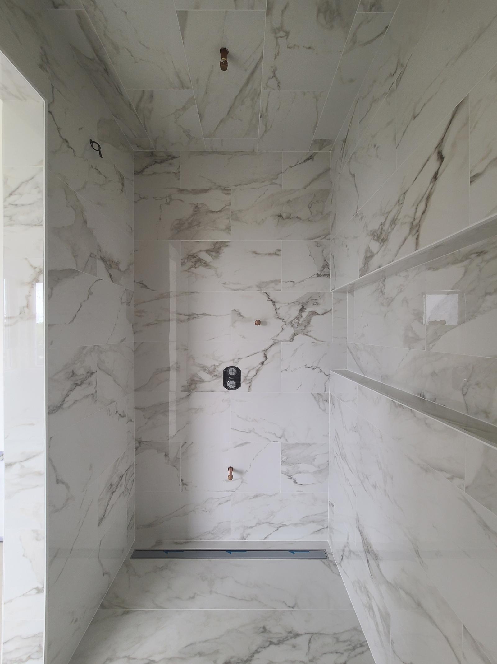 Full Tiled Bathroom With Niche